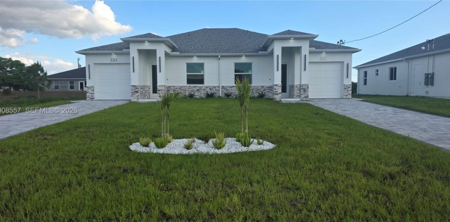 House in Lehigh Acres, Florida 6 bedrooms, 111.39 sq.m. № 2170923
