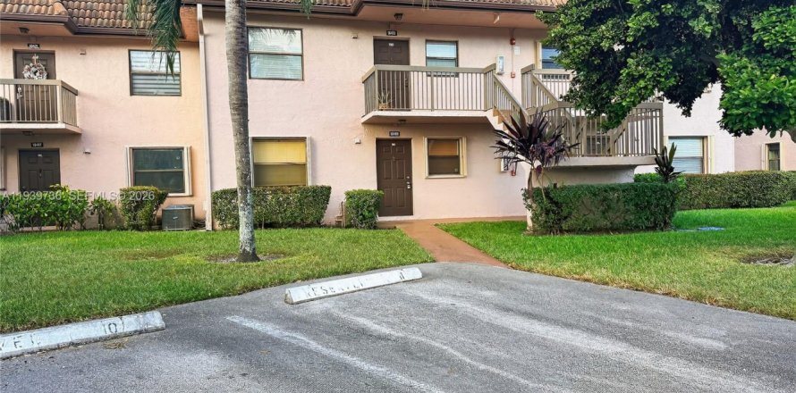 Condo in Pembroke Pines, Florida, 2 bedrooms  № 1997047
