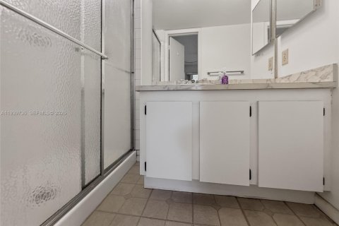 Condo in Pembroke Pines, Florida, 2 bedrooms  № 1997047 - photo 19