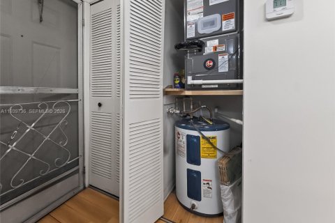 Condo in Pembroke Pines, Florida, 2 bedrooms  № 1997047 - photo 22