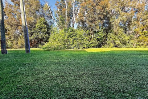 Condo in Pembroke Pines, Florida, 2 bedrooms  № 1997047 - photo 27