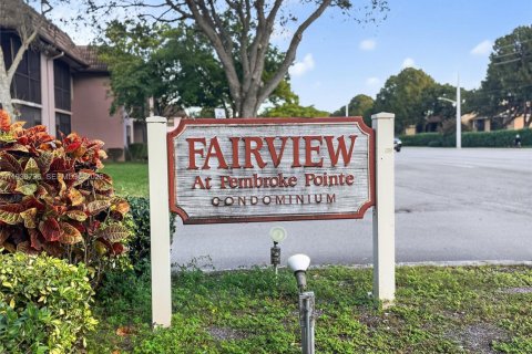 Condo in Pembroke Pines, Florida, 2 bedrooms  № 1997047 - photo 2
