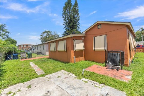 House in Miami, Florida 2 bedrooms, 74.69 sq.m. № 1790454 - photo 22