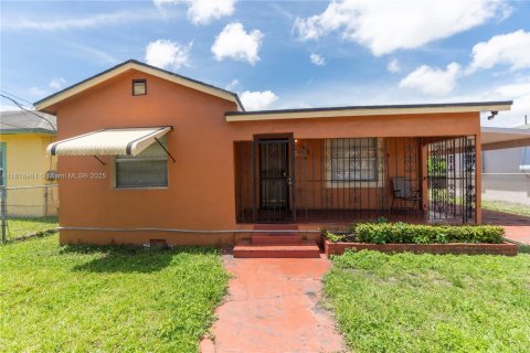 House in Miami, Florida 2 bedrooms, 74.69 sq.m. № 1790454 - photo 2
