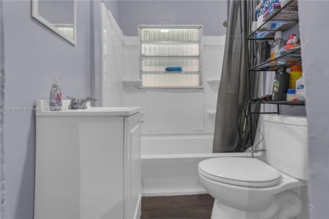 House in Miami, Florida 2 bedrooms, 74.69 sq.m. № 1790454 - photo 11