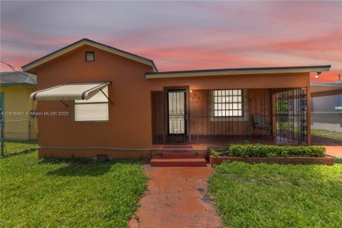 House in Miami, Florida 2 bedrooms, 74.69 sq.m. № 1790454 - photo 27