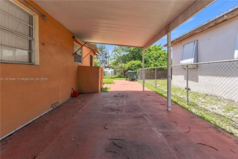 House in Miami, Florida 2 bedrooms, 74.69 sq.m. № 1790454 - photo 20