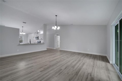 House in Palm Bay, Florida 3 bedrooms, 130.99 sq.m. № 1520745 - photo 18