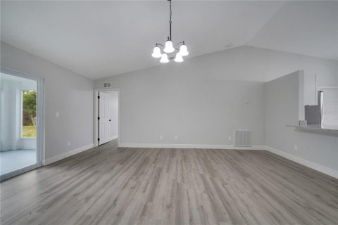 House in Palm Bay, Florida 3 bedrooms, 130.99 sq.m. № 1520745 - photo 21