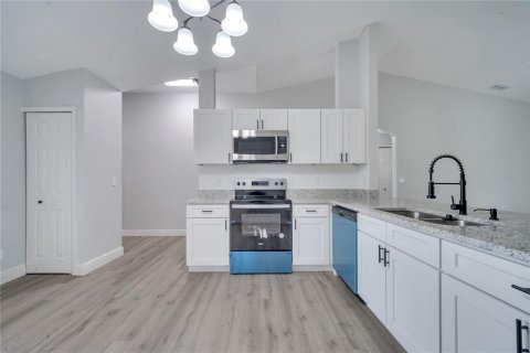 House in Palm Bay, Florida 3 bedrooms, 130.99 sq.m. № 1520745 - photo 14