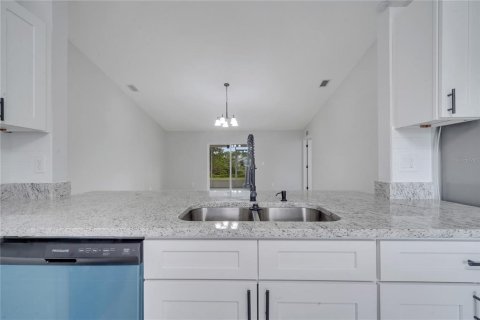 House in Palm Bay, Florida 3 bedrooms, 130.99 sq.m. № 1520745 - photo 15