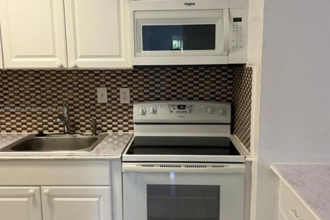 Купить кондоминиум в Майами, Флорида 2 спальни, 84.26м2, № 1983453 - фото 1