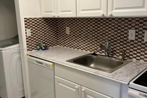 Купить кондоминиум в Майами, Флорида 2 спальни, 84.26м2, № 1983453 - фото 2