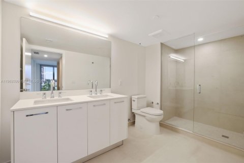 Condo in Miami Beach, Florida, 2 bedrooms № 2031002 - photo 22
