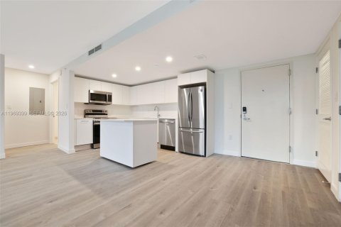 Condo in Miami Beach, Florida, 2 bedrooms № 2031002 - photo 2