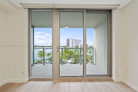 Condo in Miami Beach, Florida, 2 bedrooms № 2031002 - photo 13