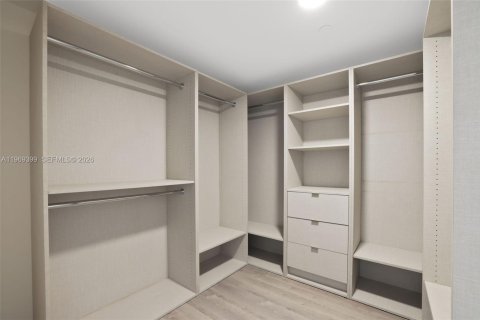 Condo in Miami Beach, Florida, 2 bedrooms № 2031002 - photo 16