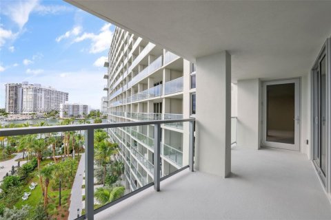 Condo in Miami Beach, Florida, 2 bedrooms № 2031002 - photo 10