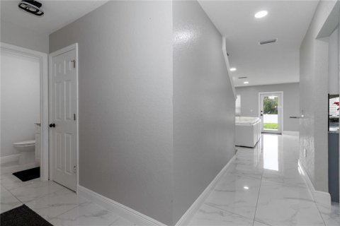 House in Land O' Lakes, Florida 4 bedrooms, 251.58 sq.m. № 1833590 - photo 28