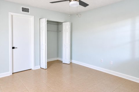 Copropriété à vendre à Hialeah, Floride: 2 chambres, 83.61 m2 № 2421574 - photo 8
