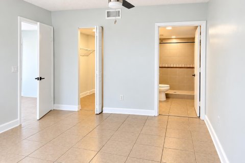 Copropriété à vendre à Hialeah, Floride: 2 chambres, 83.61 m2 № 2421574 - photo 3