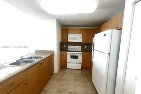 Condominio en alquiler en Miami, Florida, 2 dormitorios № 1872724 - foto 1