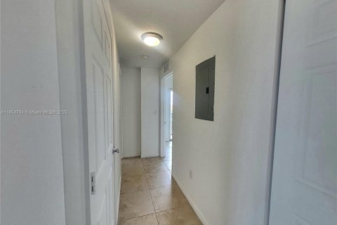 Condominio en alquiler en Miami, Florida, 2 dormitorios № 1872724 - foto 3