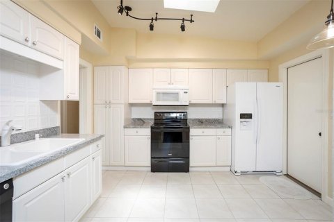 House in Winter Park, Florida 3 bedrooms, 199.55 sq.m. № 2108503 - photo 12