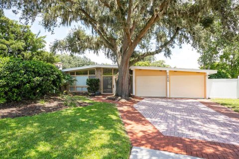 House in Winter Park, Florida 3 bedrooms, 199.55 sq.m. № 2108503