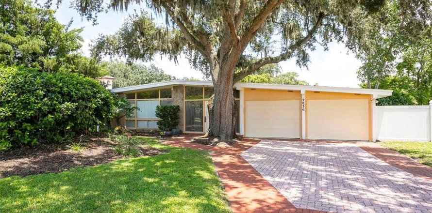 House in Winter Park, Florida 3 bedrooms, 199.55 sq.m. № 2108503