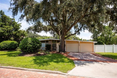 House in Winter Park, Florida 3 bedrooms, 199.55 sq.m. № 2108503 - photo 2