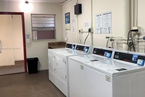 Condominio en venta en Pembroke Pines, Florida, 2 dormitorios, 76.09 m2 № 2012421 - foto 6