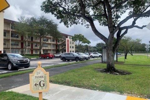 Condominio en venta en Pembroke Pines, Florida, 2 dormitorios, 76.09 m2 № 2012421 - foto 2