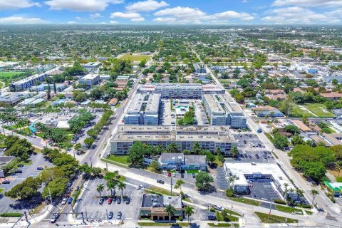Condo in Hallandale Beach, Florida, 2 bedrooms  № 2027455 - photo 3