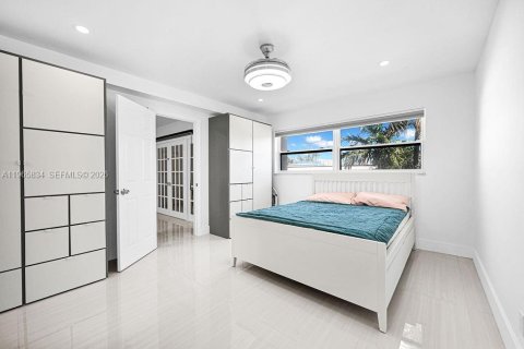 Condo in Hallandale Beach, Florida, 2 bedrooms  № 2027455 - photo 12