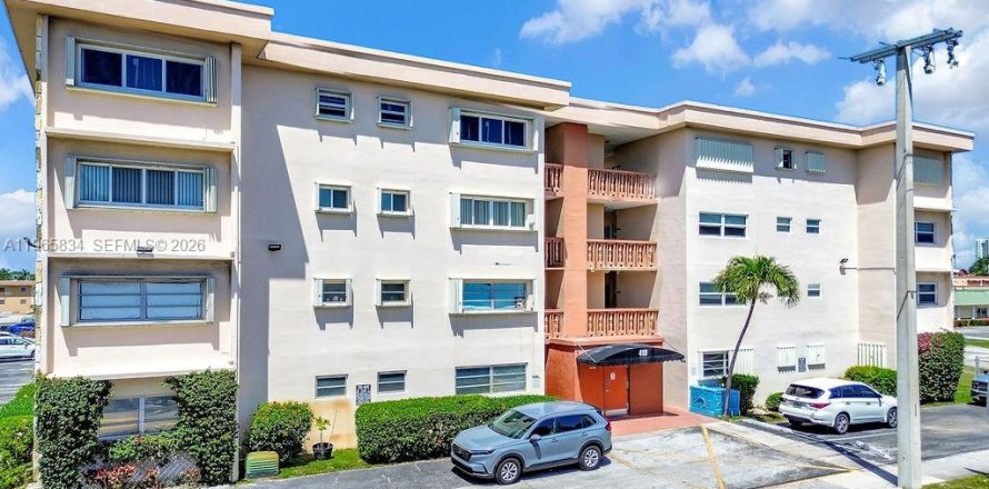 Condo in Hallandale Beach, Florida, 2 bedrooms  № 2027455