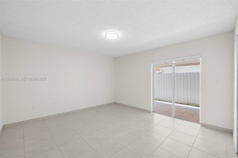 Condominio en venta en Hialeah, Florida, 2 dormitorios, 103.12 m2 № 1992738 - foto 21