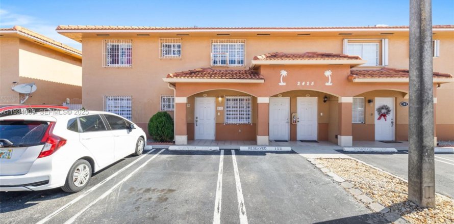 Condominio en Hialeah, Florida, 2 dormitorios  № 1992738