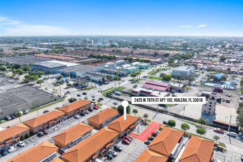 Condominio en venta en Hialeah, Florida, 2 dormitorios, 103.12 m2 № 1992738 - foto 2