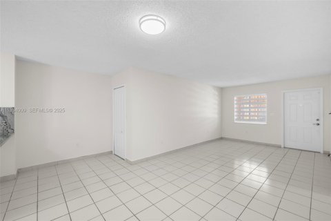 Condominio en venta en Hialeah, Florida, 2 dormitorios, 103.12 m2 № 1992738 - foto 8