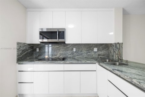 Condominio en venta en Hialeah, Florida, 2 dormitorios, 103.12 m2 № 1992738 - foto 13