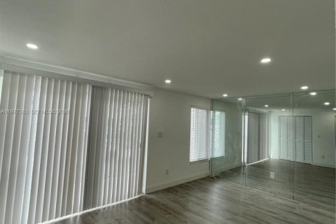 Condominio en North Miami Beach, Florida, 1 dormitorio № 2044639