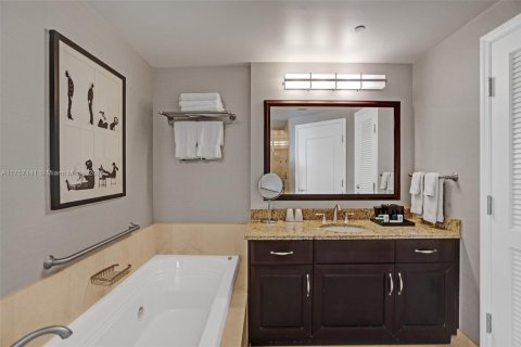 Condominio en venta en Miami Beach, Florida, 2 dormitorios, 138.98 m2 № 1860376 - foto 25