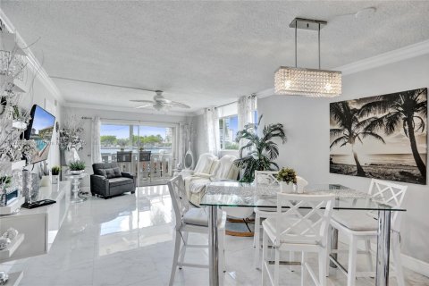 Condo in Hallandale Beach, Florida, 2 bedrooms  № 1944886 - photo 23