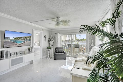Condo in Hallandale Beach, Florida, 2 bedrooms  № 1944886 - photo 26