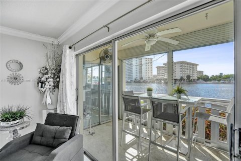 Condo in Hallandale Beach, Florida, 2 bedrooms  № 1944886 - photo 27