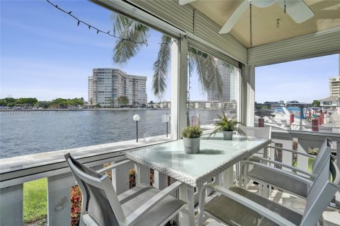 Condo à Hallandale Beach, Floride, 2 chambres  № 1944886