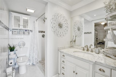 Condo in Hallandale Beach, Florida, 2 bedrooms  № 1944886 - photo 13