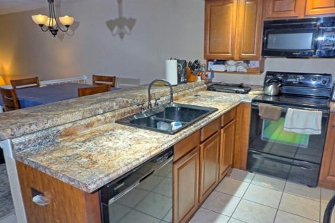 Townhouse in Lutz, Florida 2 bedrooms, 146.23 sq.m. № 2144797 - photo 6