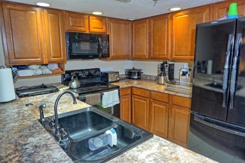 Townhouse in Lutz, Florida 2 bedrooms, 146.23 sq.m. № 2144797 - photo 4